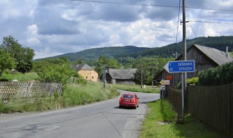 V Milencích jsem to tentokrát vzal vlevo na Dešenice a Strážov.