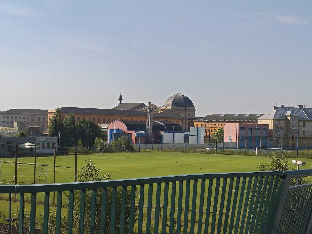 Borská basa na předchozím snímku a tady detailněji. Blíž jsem raději nechodil, aby si mě tam nenechali.